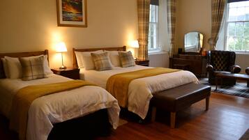 Deluxe-Doppelzimmer, mit Bad, Bergblick (Tartan Room) | Individuell dekoriert, individuell eingerichtet, Verdunkelungsvorhänge