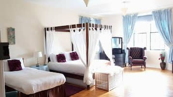 Deluxe Double Room, Ensuite, Mountain View (Four Poster) | Individually decorated, individually furnished, blackout curtains