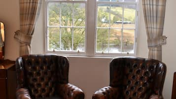 Deluxe Double Room, Ensuite, Mountain View (Tartan Room) | Individually decorated, individually furnished, blackout curtains