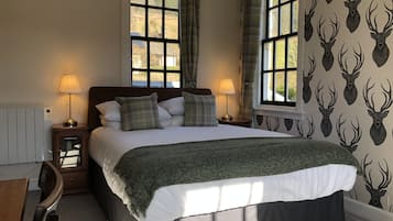 Deluxe Double Room, Ensuite, Mountain View (Green Room) | Individually decorated, individually furnished, blackout drapes