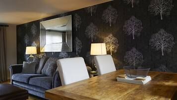Novello Cottage (Pet-Friendly) | Restaurant