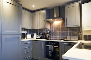 Cottage, Private Bathroom | Private kitchen | Fridge, microwave, stovetop, dishwasher