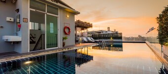 Hallo Patong Hotel & Restaurant