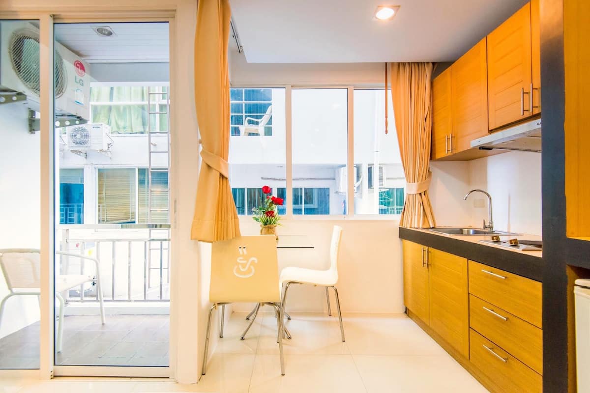 Deluxe Room, Kitchen | Private kitchen