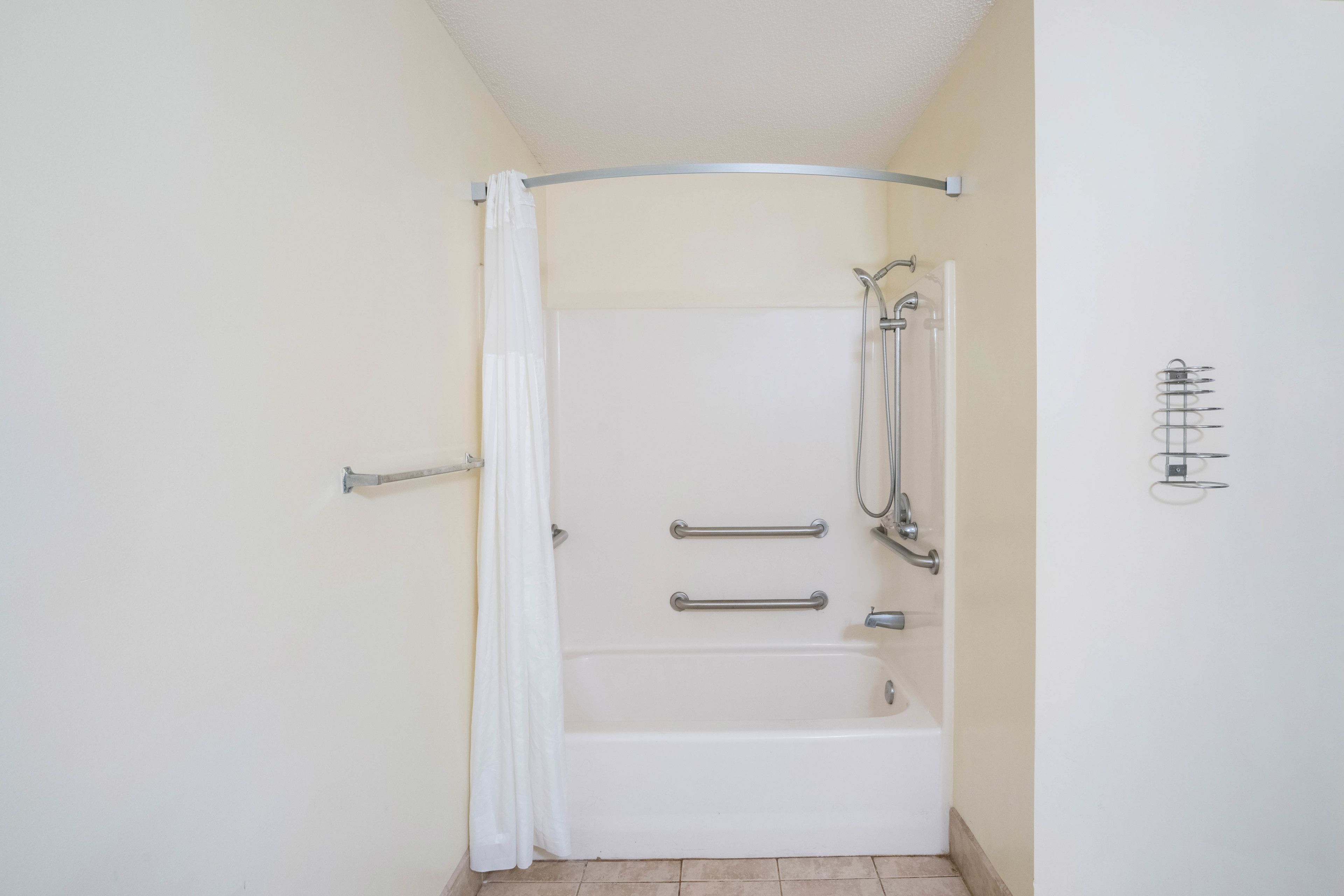 Bathtub, free toiletries, hair dryer, towels