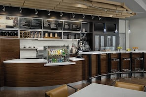 Se ofrece un desayuno a la carta todos los días (por un coste adicional)