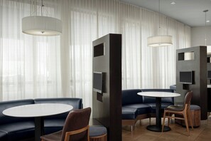 Breakfast and dinner served - Courtyard by Marriott Salisbury NC (Salisbury)