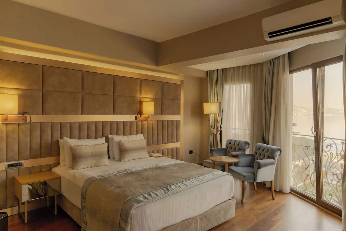 Family Room 2 Bedrooms | Premium bedding, in-room safe, free WiFi, bed sheets