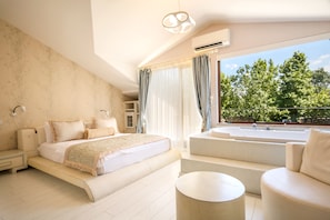 蜜月套房, 1 張特大雙人床, 按摩浴缸, 部分湖景 | 高級寢具、客房內保險箱、免費無線上網、床單