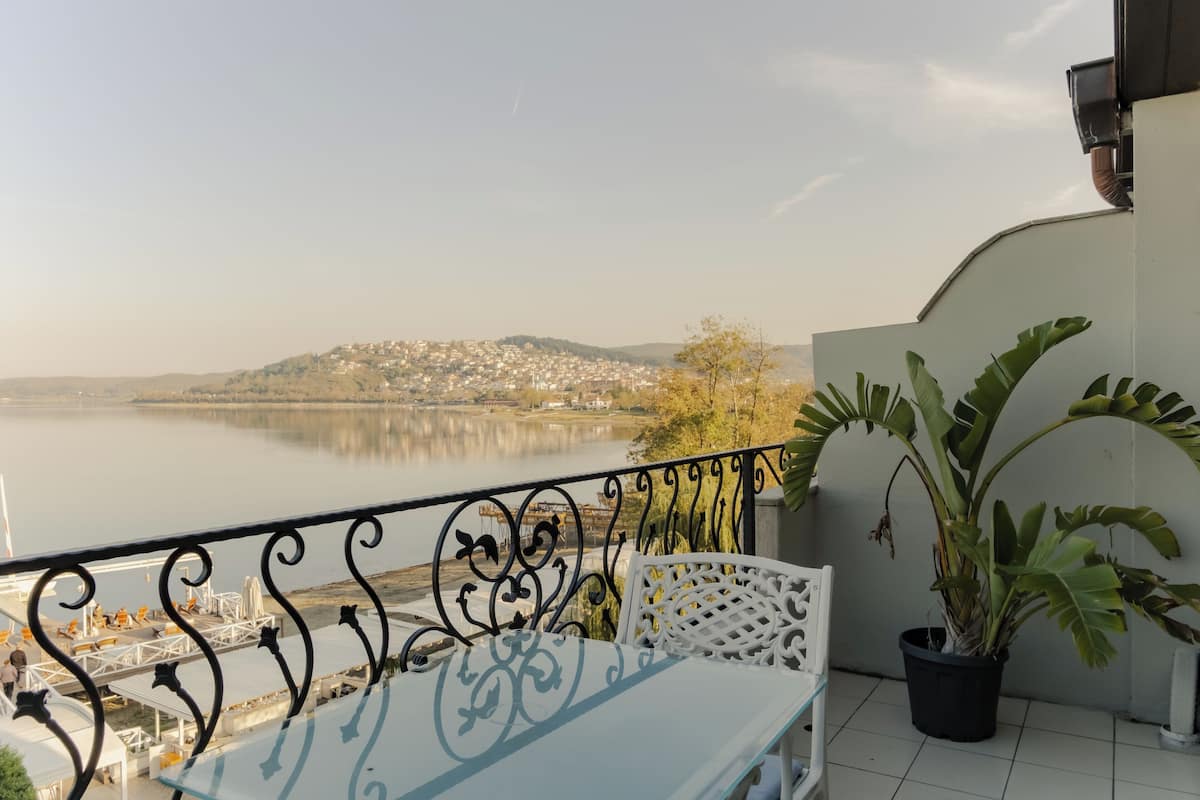 Presidential Suite, 1 King Bed, Jetted Tub, Lake View | Premium bedding, in-room safe, free WiFi, bed sheets