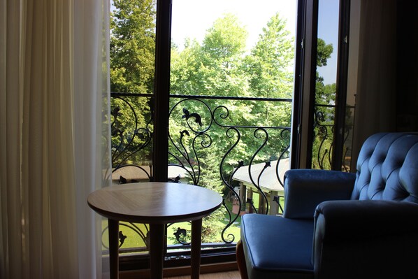 Standard Double Room | Living area | LCD TV - Lale Boutique Hotel (Sapanca)