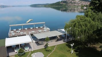 Premium bedding, in-room safe, free WiFi, bed sheets