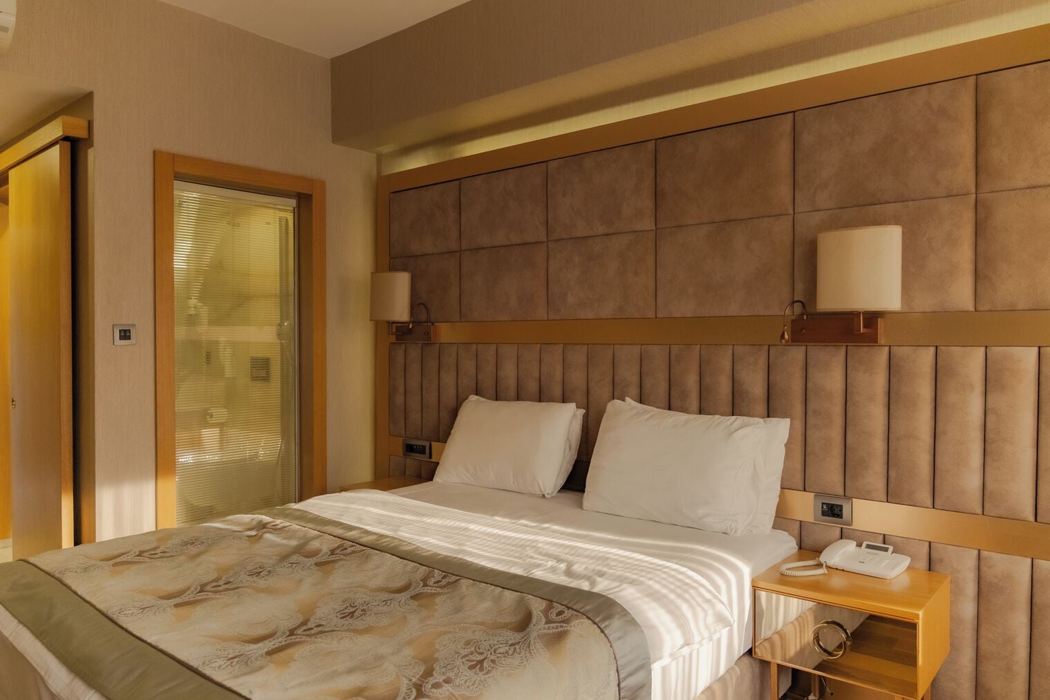 Standard Double Room, Lake View | Premium bedding, in-room safe, free WiFi, bed sheets