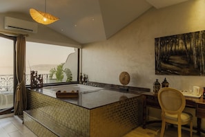 Presidential Suite, 1 King Bed, Jetted Tub, Lake View | Premium bedding, in-room safe, free WiFi, bed sheets - Lale Boutique Hotel (Sapanca)