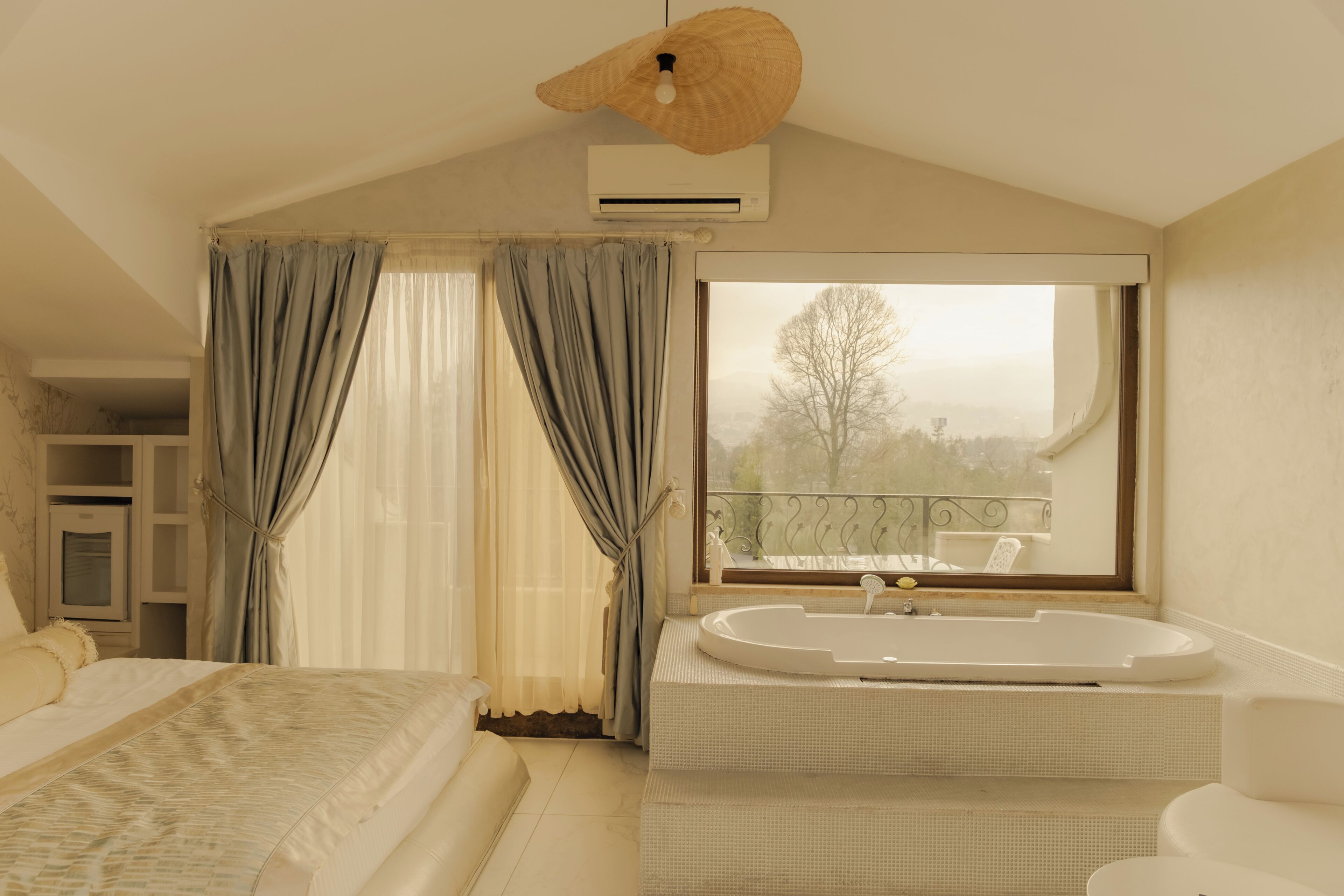 Honeymoon-Suite, 1 King-Bett, Whirlpool, eingeschränkter Seeblick