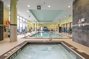Indoor pool - Hampton Inn by Hilton Winnipeg Airport/Polo Park (Winnipeg)