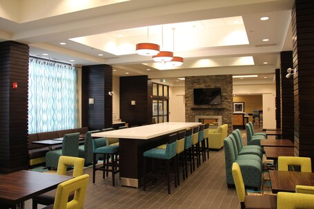 Hampton Inn by Hilton Winnipeg Airport Polo Park - Image 17