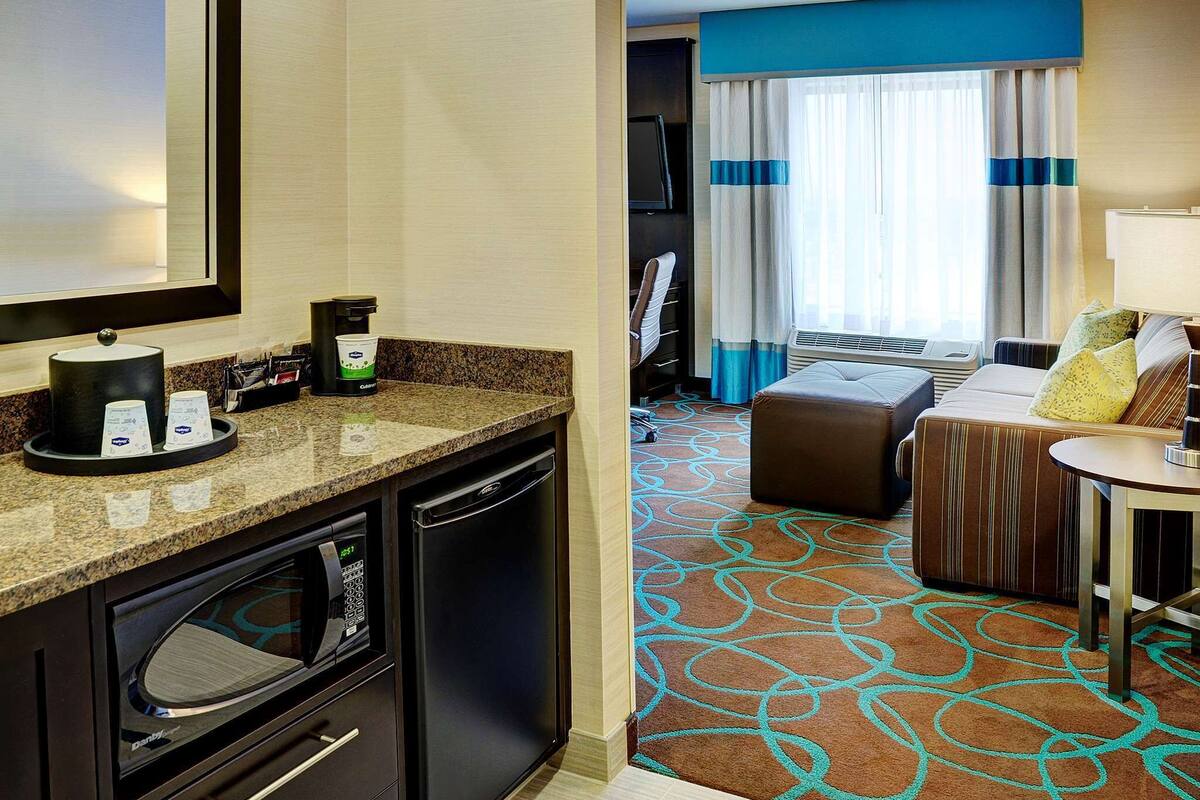 studio | living area | 37-inch flat-screen tv with cable channels, tv, pay films