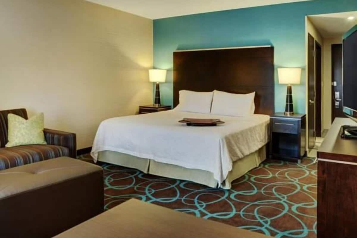 Camas con pillow-top, caja de seguridad en la habitación y escritorio