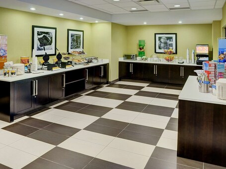 Hampton Inn by Hilton Winnipeg Airport Polo Park - Image 22