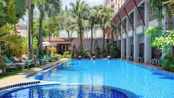 Outdoor pool, pool loungers