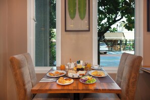 Daily buffet breakfast for a fee