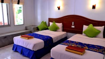 Bàn, giường gấp/giường phụ (phụ phí)