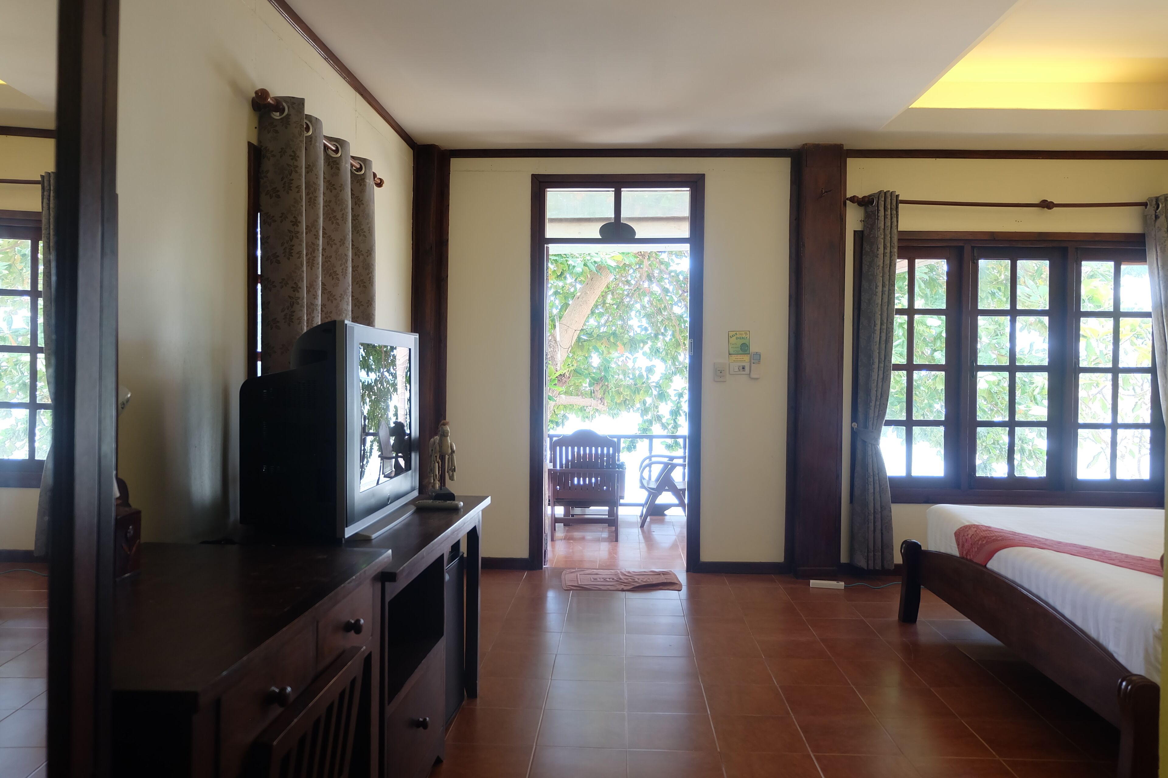 Superior Seaview | In-room safe, desk, free WiFi