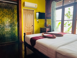 Garden View Bungalow with Kitchen | Zimmersafe, Schreibtisch, kostenloses WLAN