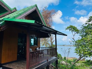 Garden View Bungalow with Kitchen | In-room safe, desk, free cribs/infant beds, rollaway beds - Tharathip Resort (Ko Pha-ngan)