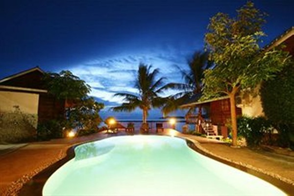 3 outdoor pools, pool umbrellas, sun loungers