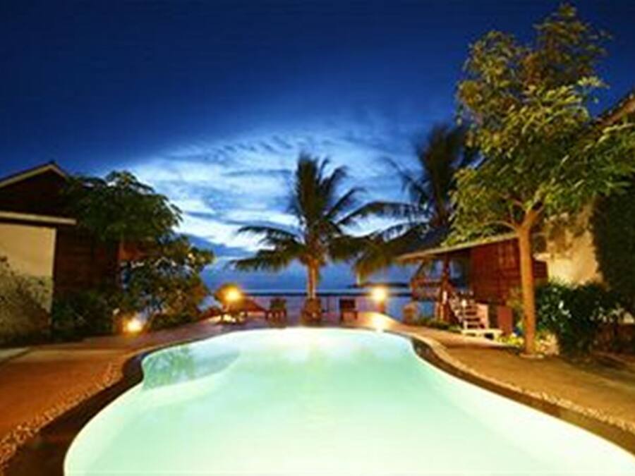 3 piscinas al aire libre, sombrillas, sillones reclinables de piscina