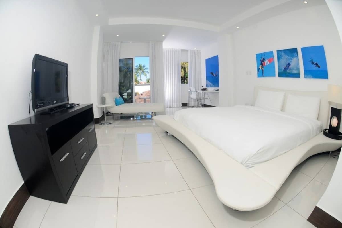 junior studio, 1 king bed (non- ocean view) | 1 bedroom, in-room safe, laptop workspace, blackout curtains