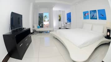 Junior Studio, 1 King Bed (Non- Ocean View) | In-room safe, laptop workspace, blackout drapes, iron/ironing board