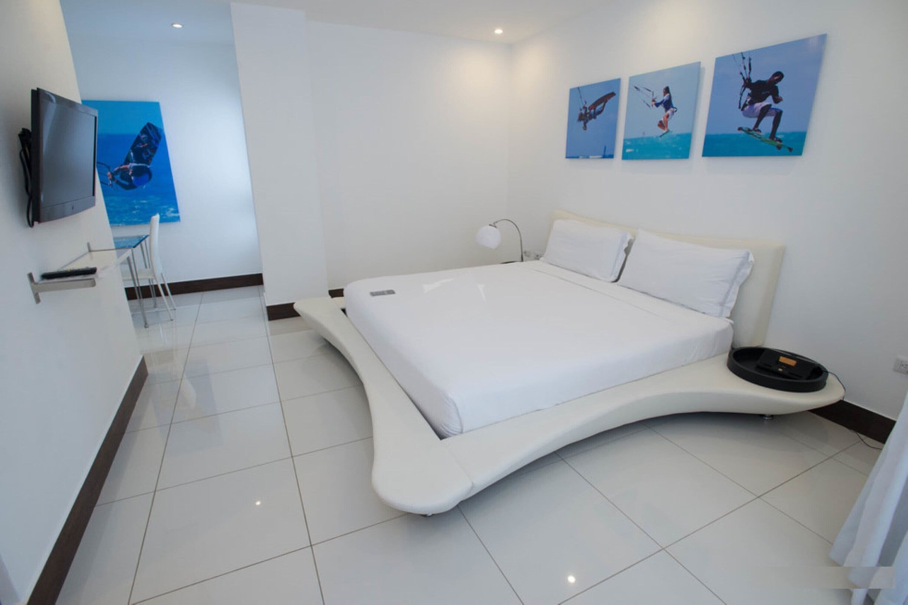 junior studio, 1 king bed (non- ocean view) | 1 bedroom, in-room safe, laptop workspace, blackout curtains