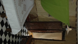 A room with a checkered floor, a wooden bench, and a green curtain. - Babogaya Lake Viewpoint Lodge (Bishoftu)