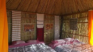 A room with two beds, bamboo walls, and a thatched roof. - Babogaya Lake Viewpoint Lodge (Bishoftu)