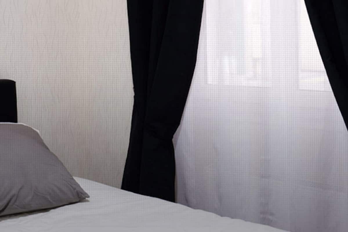 Camas con pillow-top y caja de seguridad en la habitación