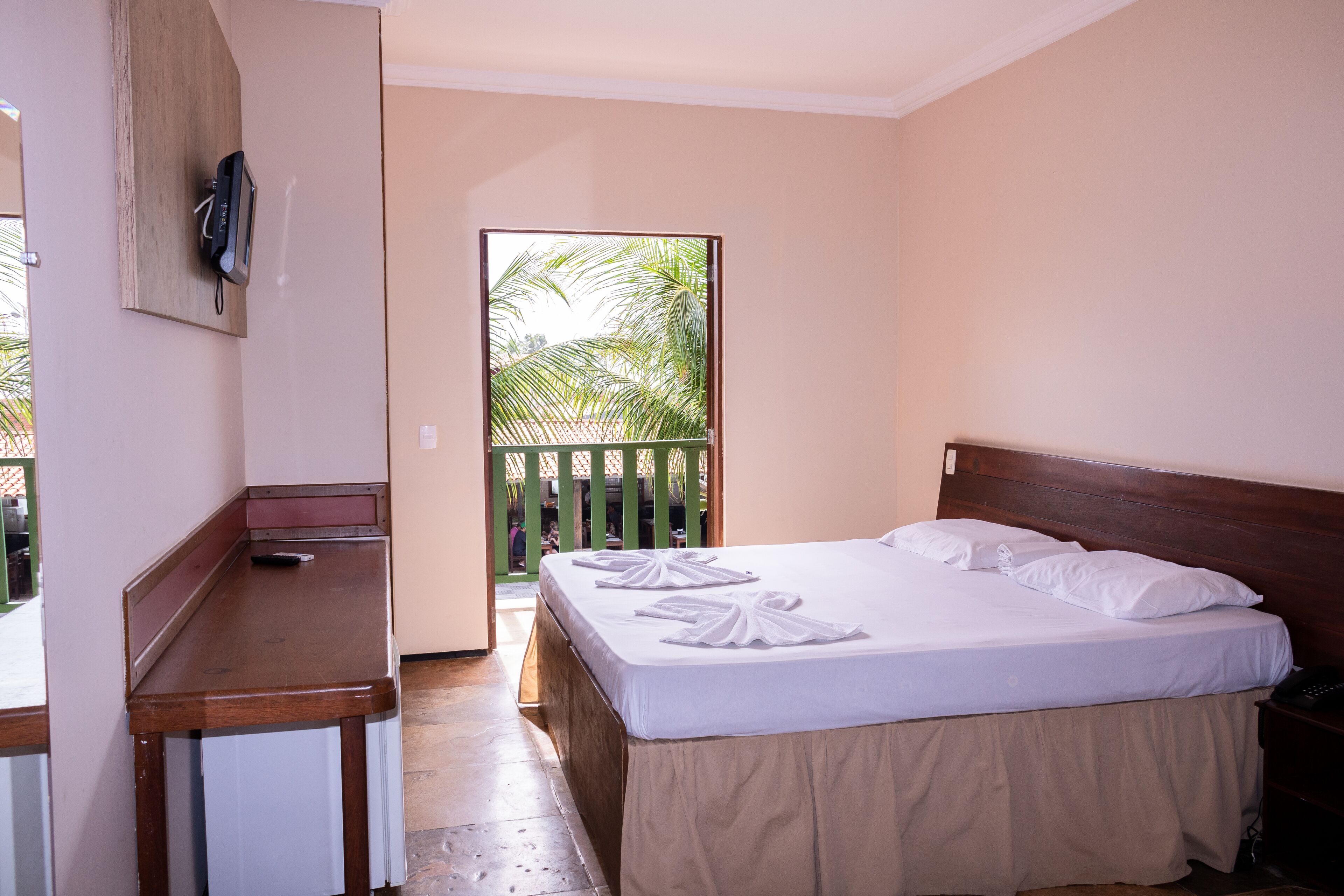 Minibar, free cots/infant beds, bed sheets