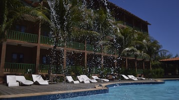 2 outdoor pools