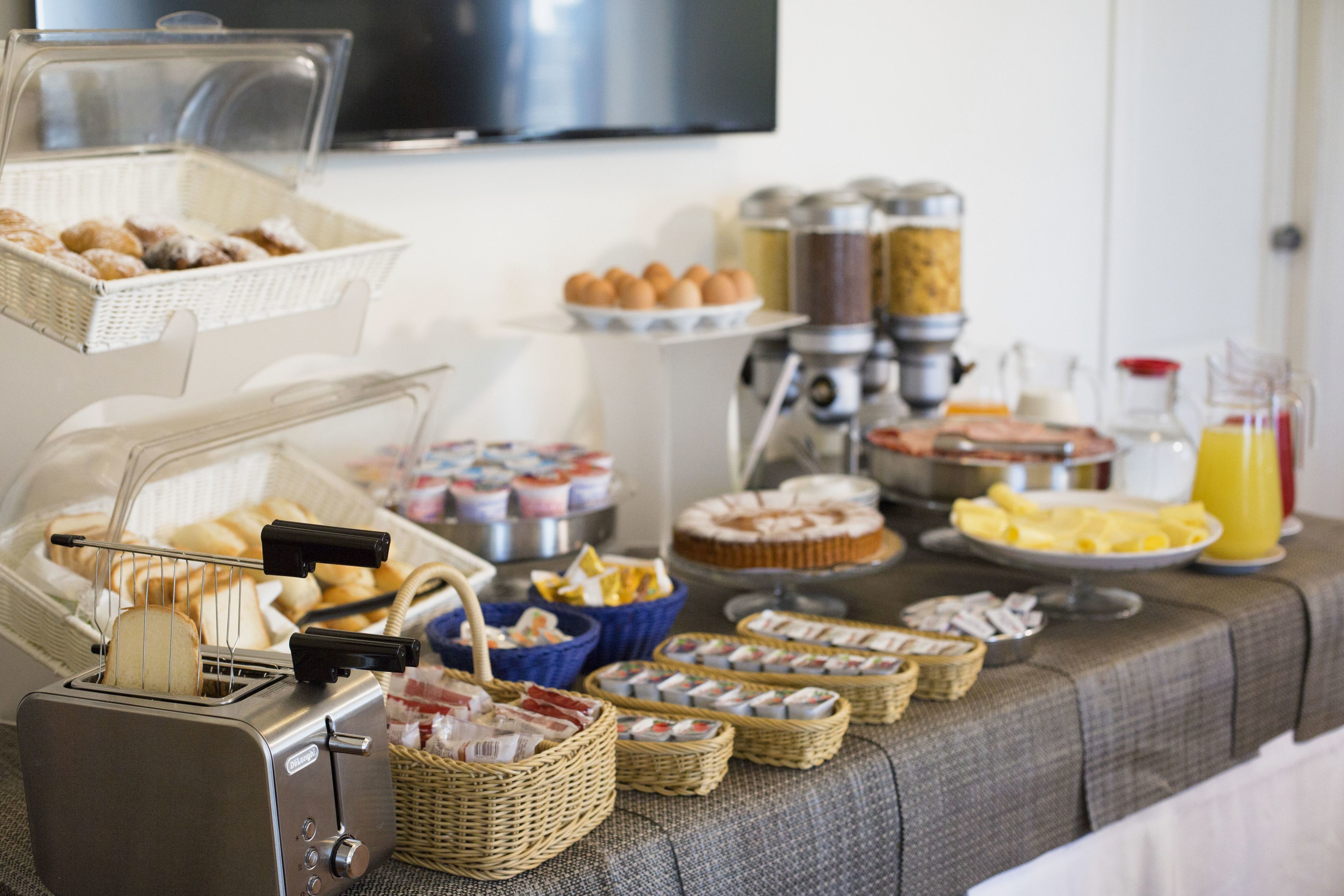 free daily continental breakfast