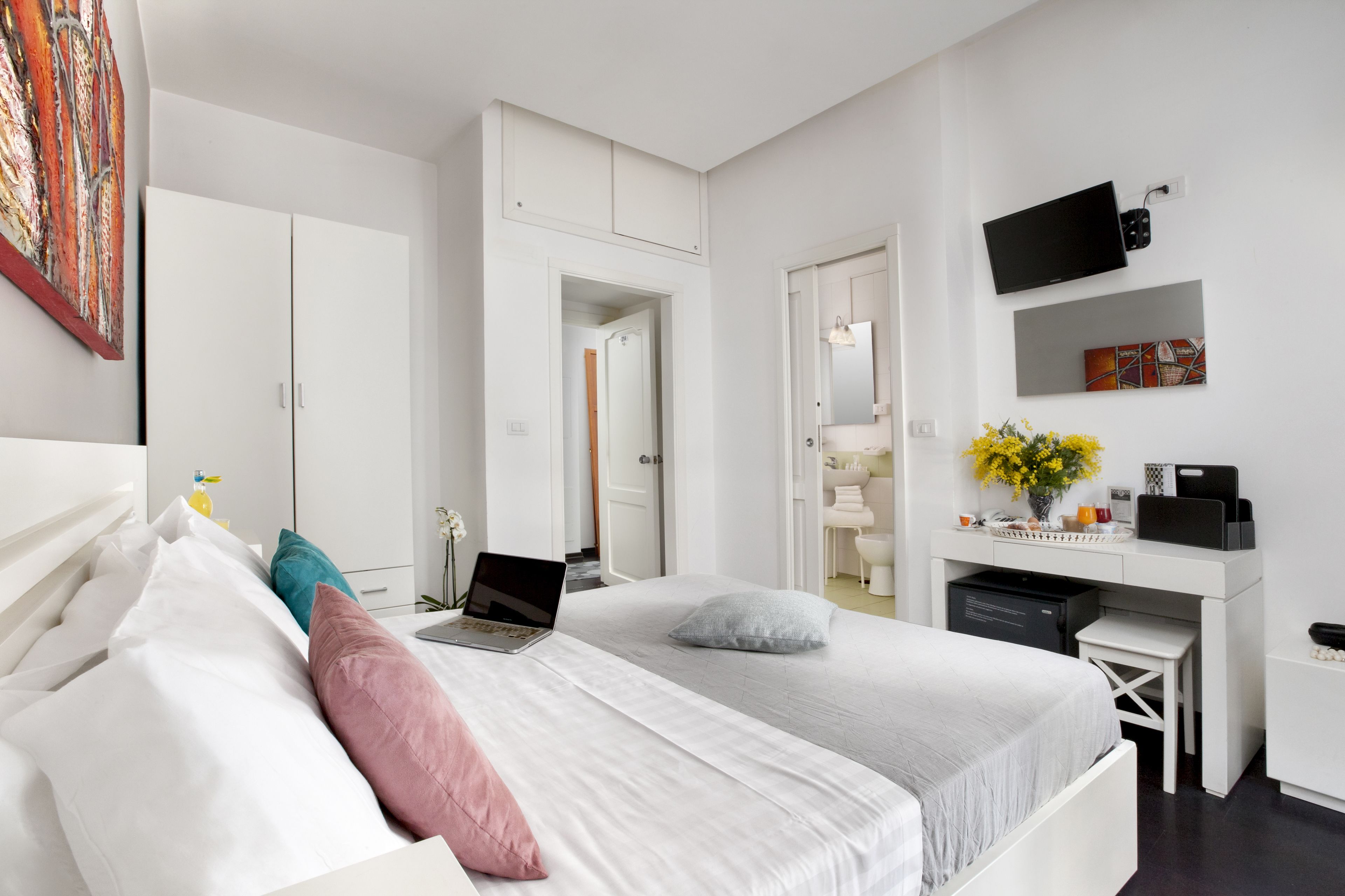 1 bedroom, premium bedding, down duvets, minibar