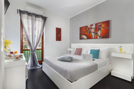 Ropa de cama de alta calidad, cubrecamas y minibar
