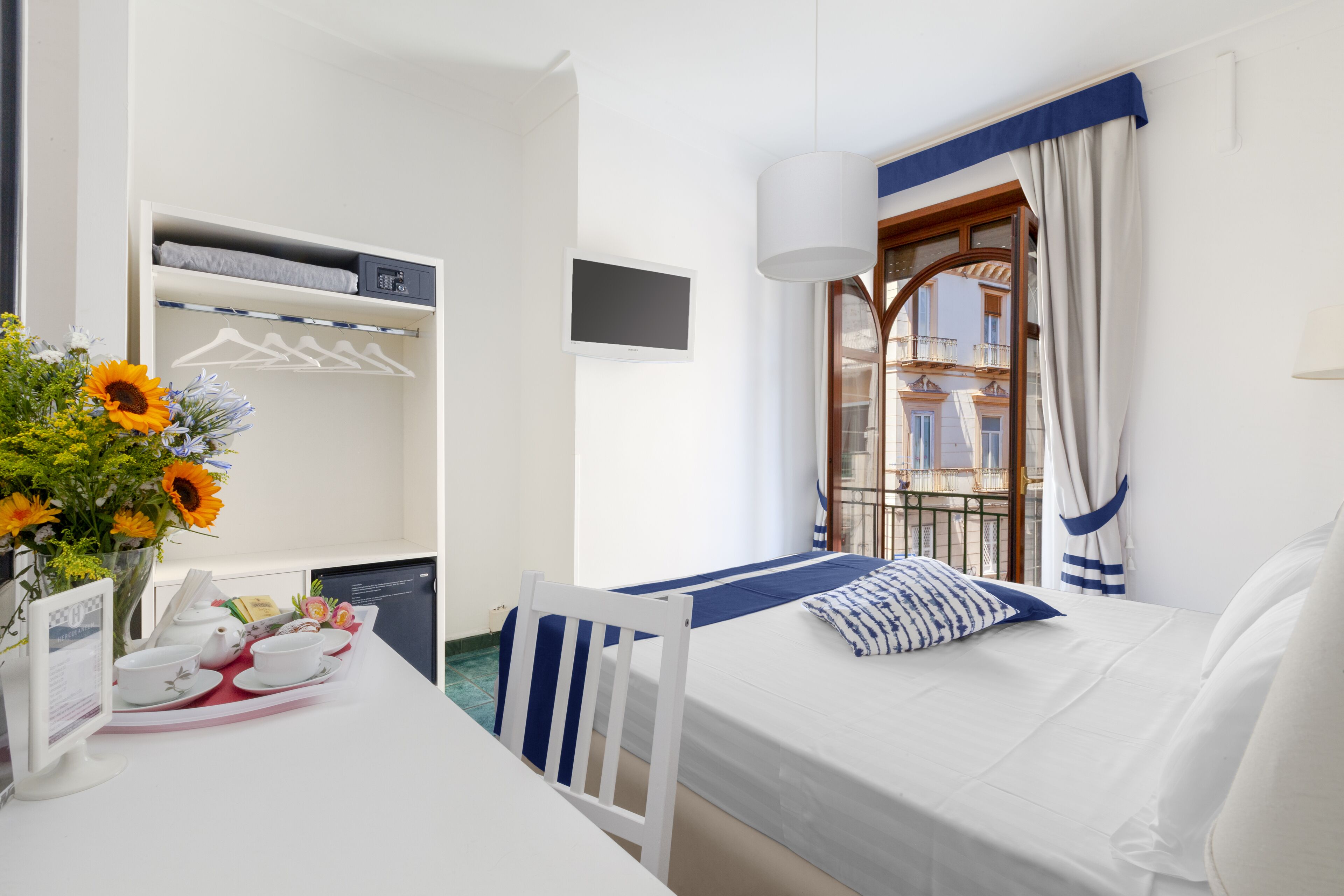 1 bedroom, premium bedding, down duvets, minibar