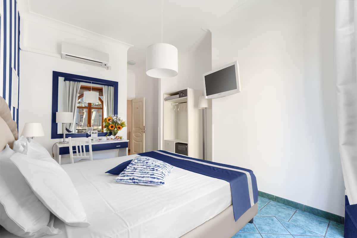 Premium bedding, down duvets, minibar, in-room safe