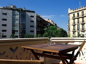 Outdoor dining - Hostalin Diputacion (Barcelona)