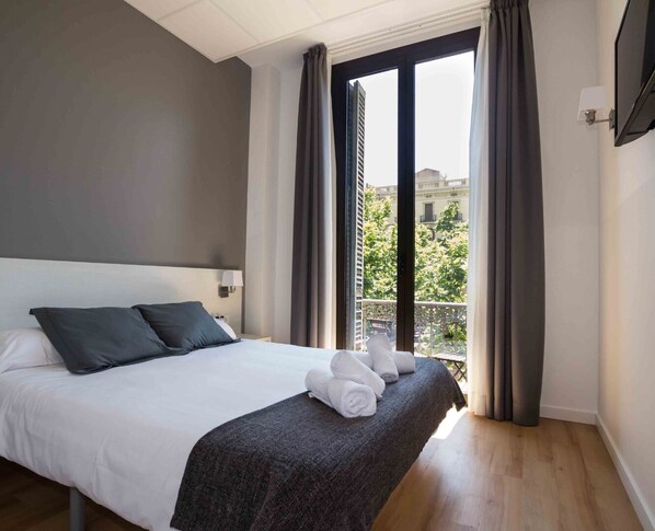 標準雙人房, 露台 | 羽絨被、特厚豪華床墊、獨特設計、遮光窗簾/窗簾