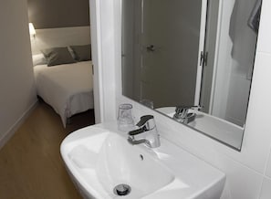 Bathroom - Hostalin Diputacion (Barcelona)