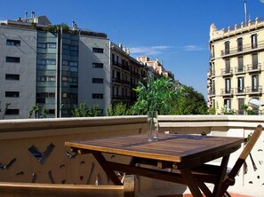 高級雙人房, 露台 | 羽絨被、特厚豪華床墊、獨特設計、遮光窗簾/窗簾