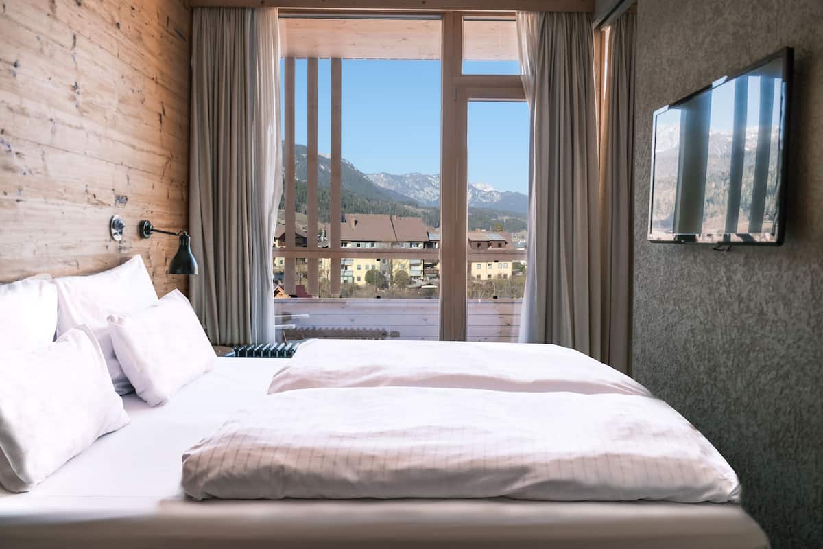 junior suite, balcony, mountain view | mountain view
